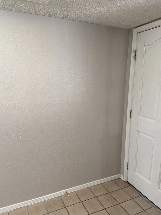 Building Photo - Home For Rent