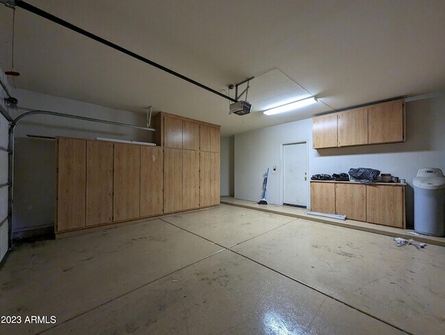 Building Photo - 5794 W Golden Ln