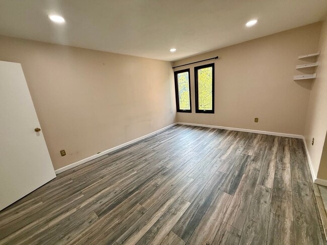 Building Photo - 333 Smithtown Blvd