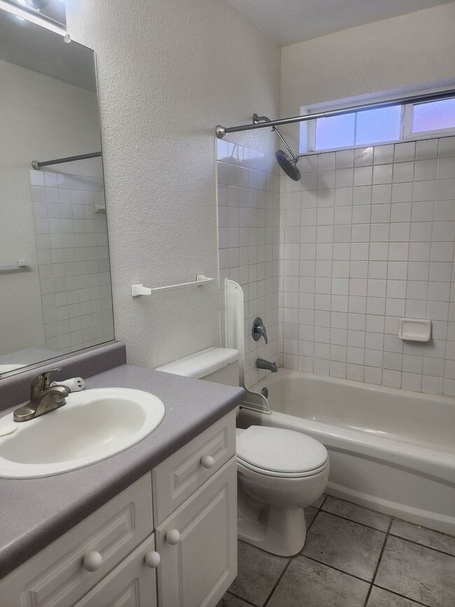 Building Photo - Cute 3 bedroom, 2.5 bath two story home wi...