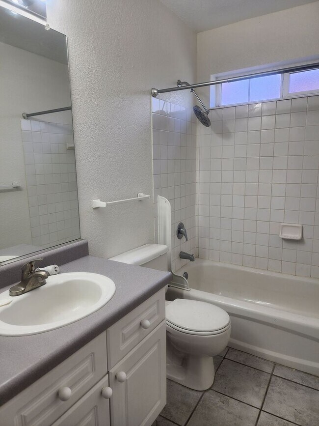 Building Photo - Cute 3 bedroom, 2.5 bath two story home with 1448 sq ft of living space