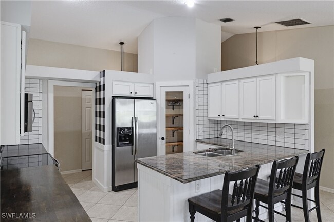 Building Photo - 3737 SW 13th Ave