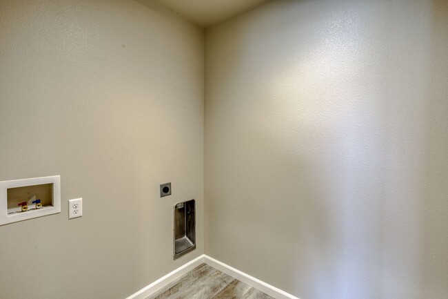 Building Photo - 828 Mission De Oro Dr