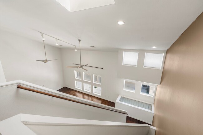 Building Photo - 349 Sydnor St