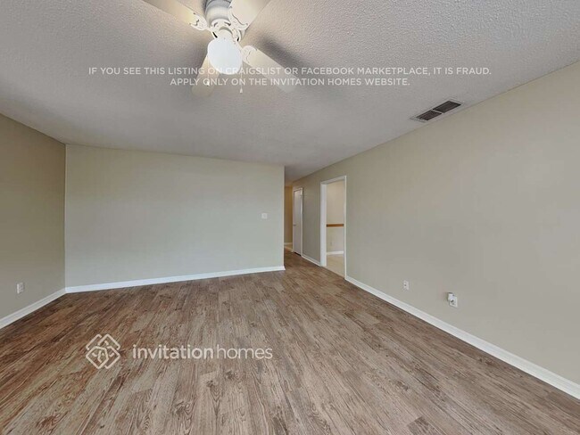 Building Photo - 384 St Dunstan Way