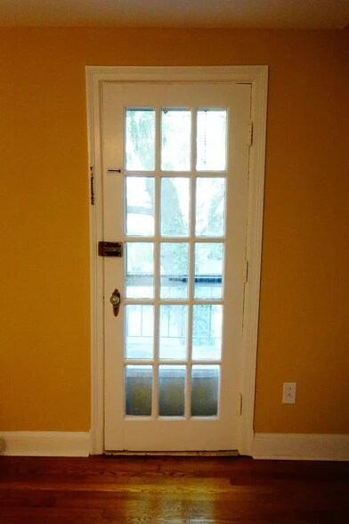 Building Photo - 910 Kennebec Ave