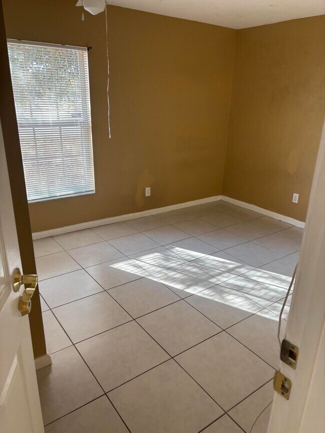 Building Photo - 221 NW North Macedo Blvd