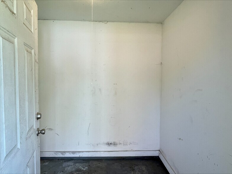 Building Photo - 2290 27th St SW