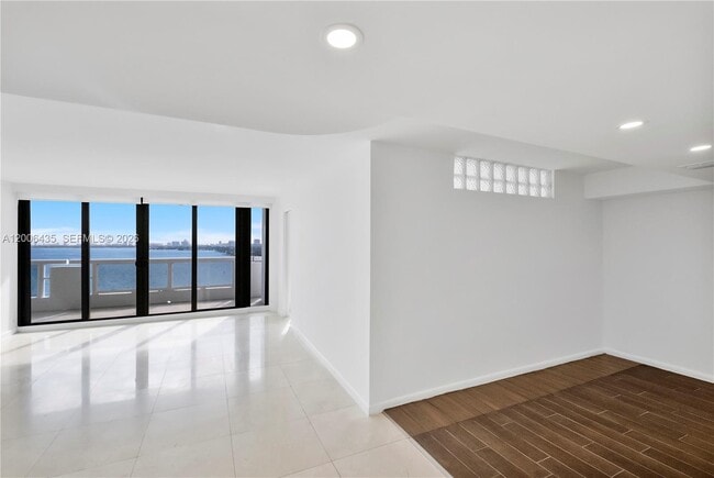 Building Photo - 1717 N Bayshore Dr