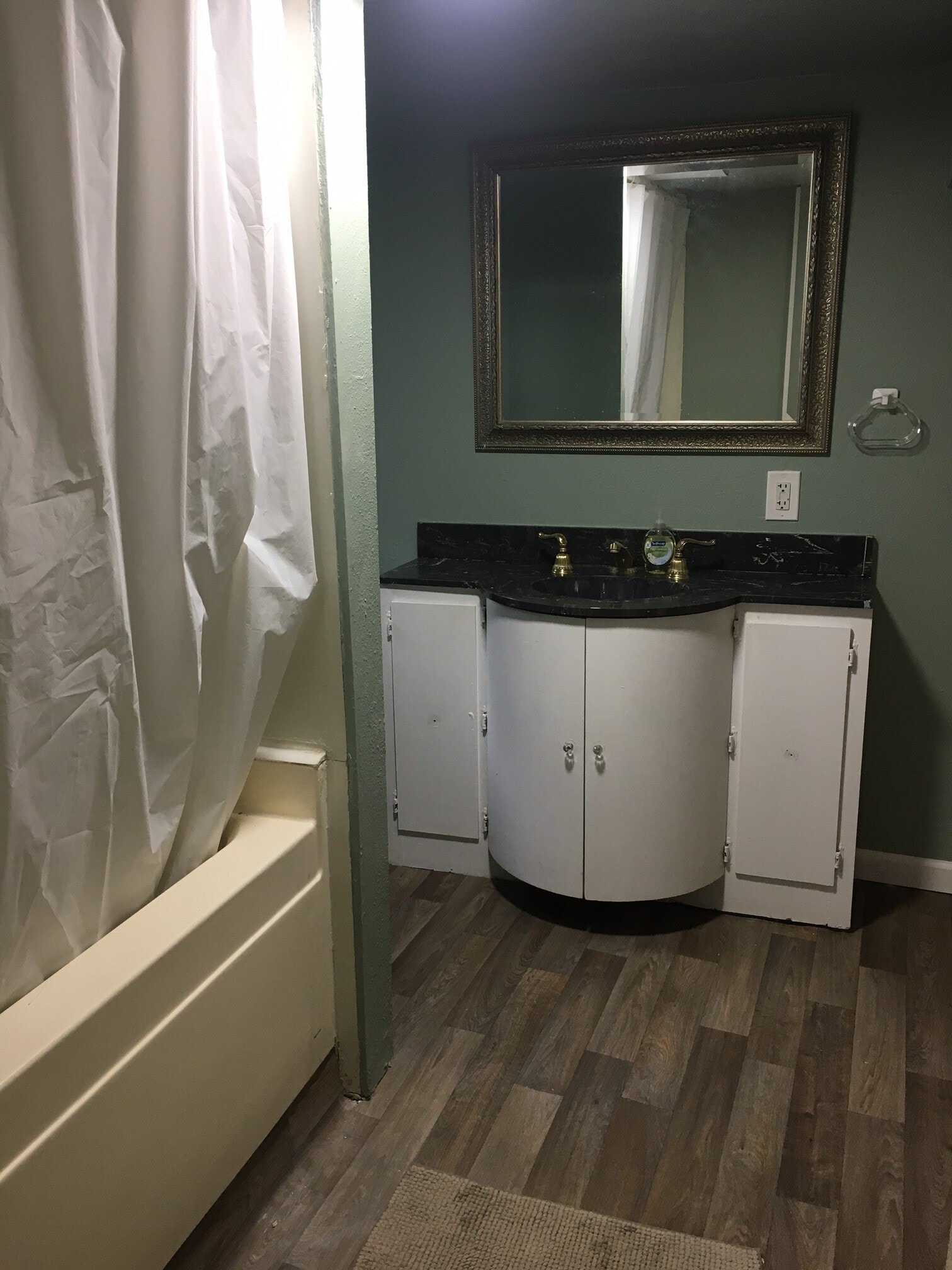 bathroom - 8032 SE Yamhill St