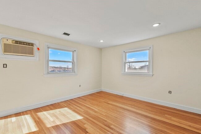 Building Photo - 72 Cambridge Rd