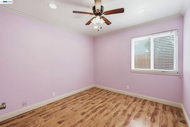 Building Photo - 325 Goshen Ct