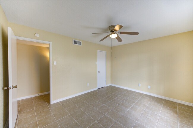 Building Photo - 6606 De Moss Dr