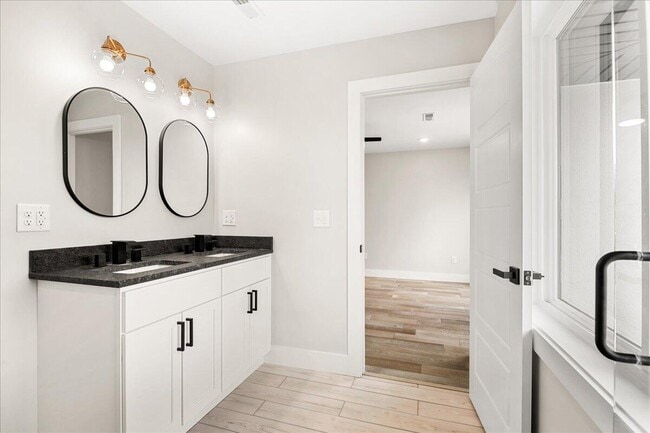 Building Photo - 145 Crooked Creek Dr