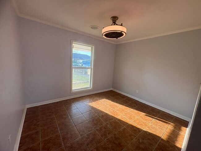 Building Photo - Renovated 4 Bedroom 2 Bath Home for Rent!!