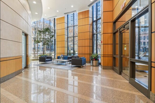 Building Photo - 400 N La Salle Dr