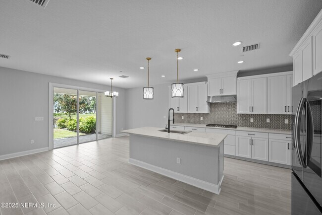 Building Photo - 27 Oak Pk Dr