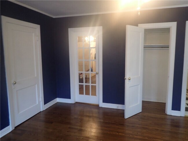 Building Photo - 5918 La Vista Dr