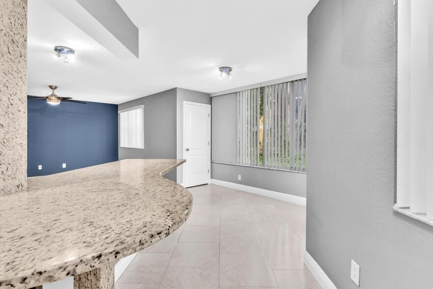 Building Photo - 2881 N Oakland Forest Dr