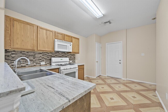 Building Photo - 19022 Wild Yaupon Dr