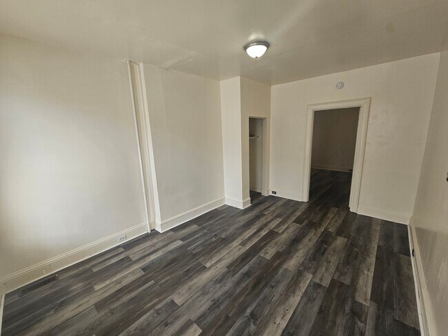 Building Photo - 569 W Philadelphia St