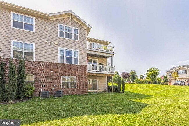 Building Photo - 105 Elton Farm Cir