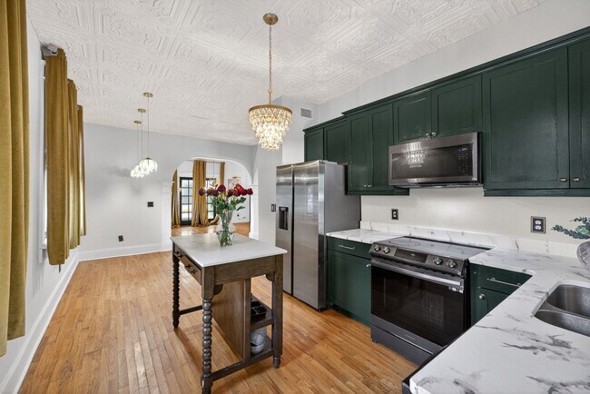 Building Photo - Stunning 4-bedroom home in Tampa! (Bonus room)