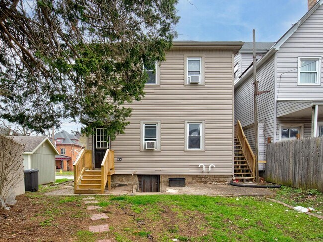 Building Photo - 2319 7th Ave