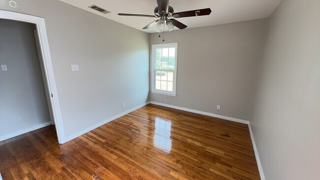 Building Photo - 1207 Redondo Dr