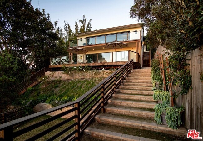 Building Photo - 7043 Birdview Ave