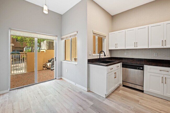 Building Photo - Spacious 3-Bedroom Townhome with 2.5 Baths | 2,035 Sq. Ft. in Homestead