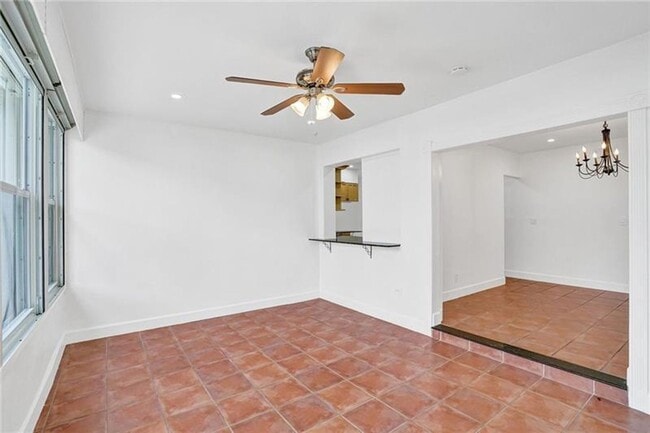 Building Photo - Charming Hollywood Home