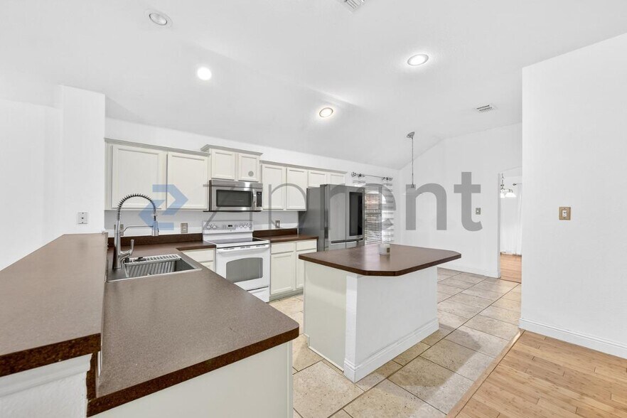 Building Photo - 1042 Grimes Dr