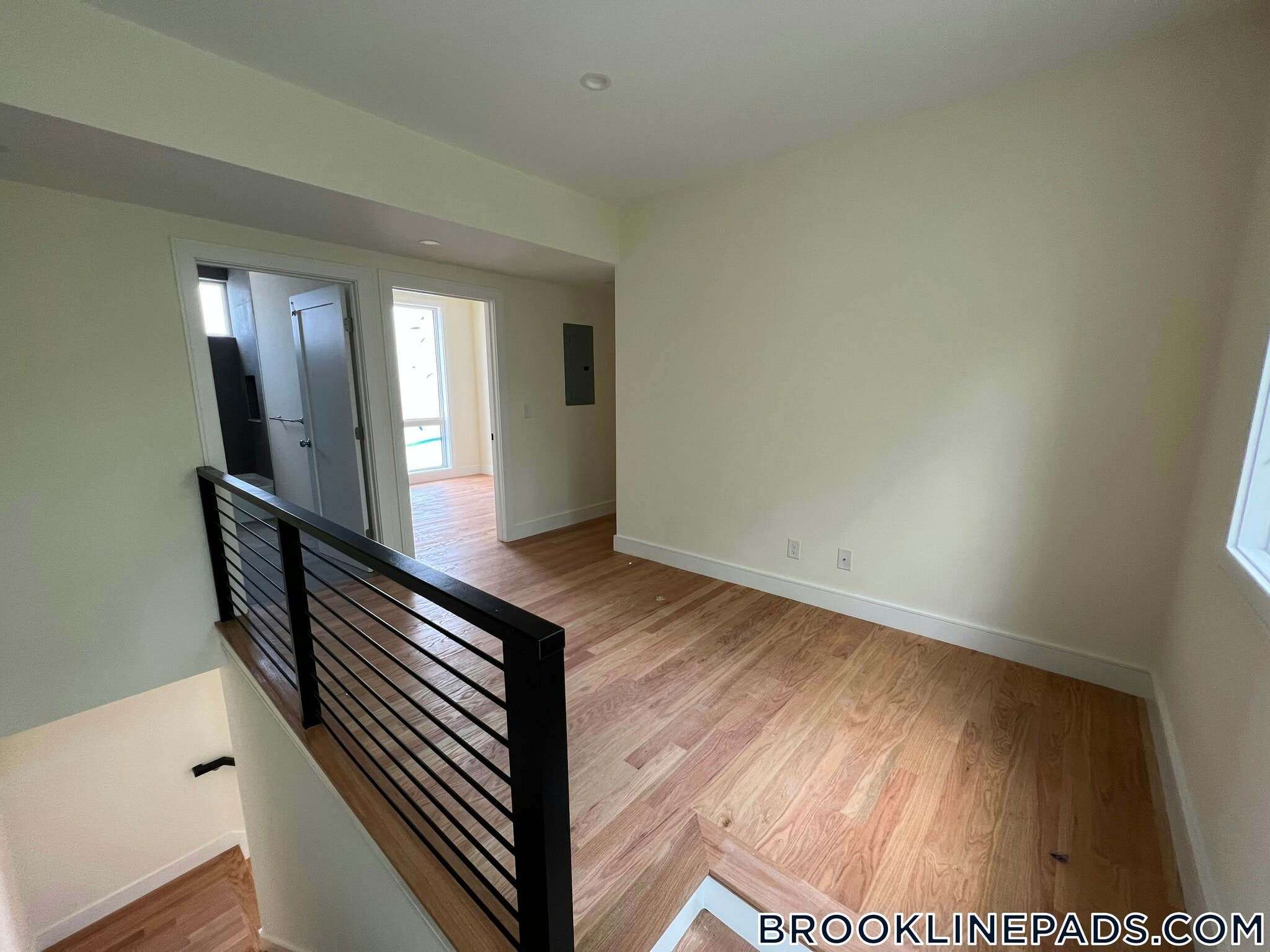 Building Photo - 65 Cameron St