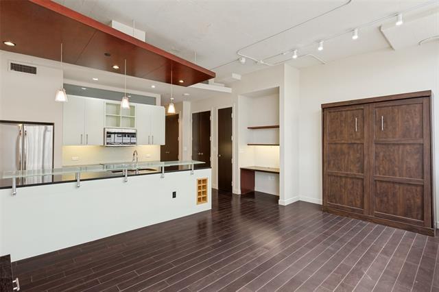 Building Photo - 2600 W 7th St