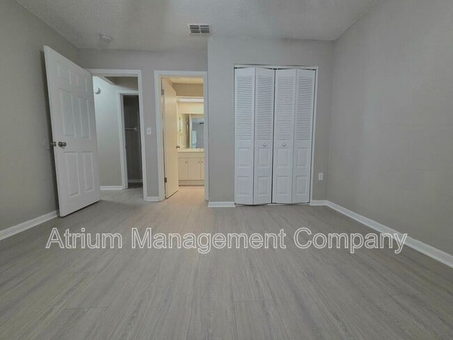 Building Photo - 1898 Crystal Grove Dr