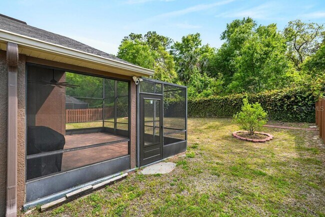 Building Photo - 5477 Glen Oak Pl