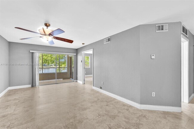 Building Photo - 2820 N Oakland Forest Dr