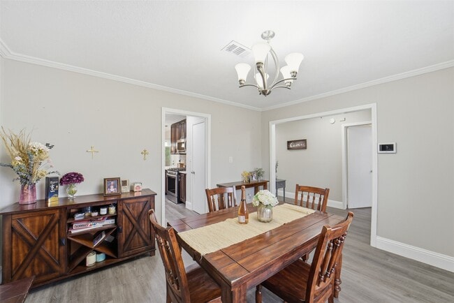 Building Photo - 1306 Carriage Dr