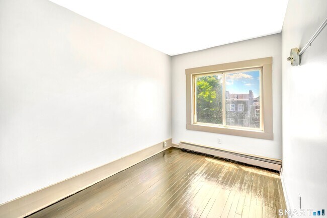 Building Photo - 108 Ives St