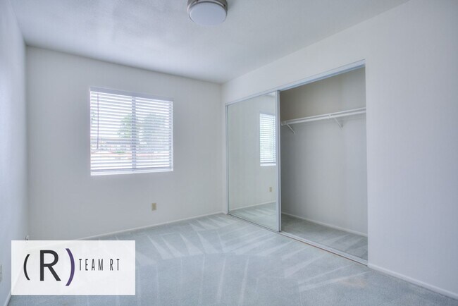 Building Photo - A Charming Condominium in a Quiet and Desi...