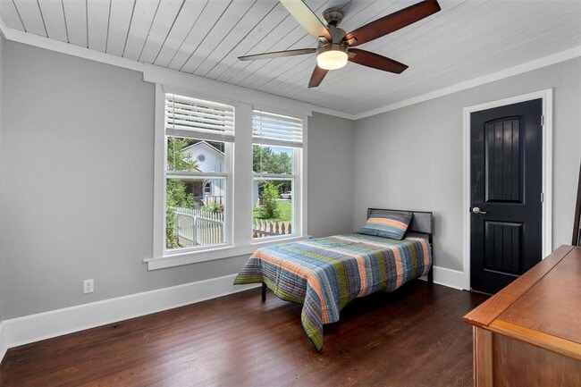 Building Photo - 308 Alva St