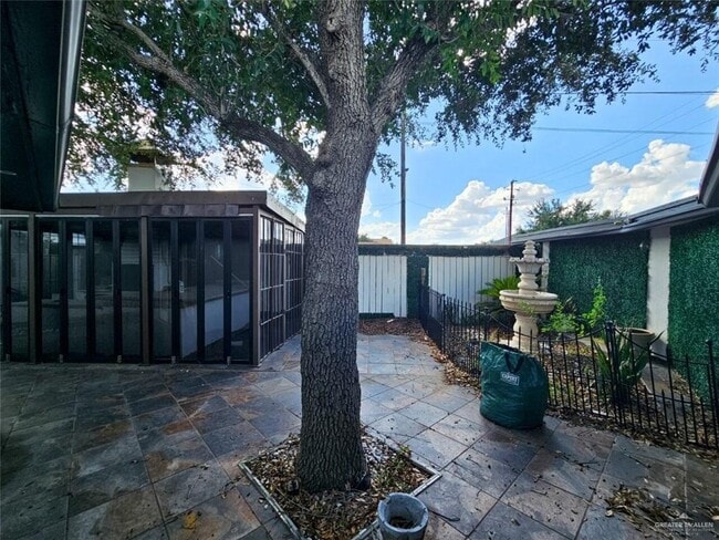 Building Photo - 2828 Highland Ave