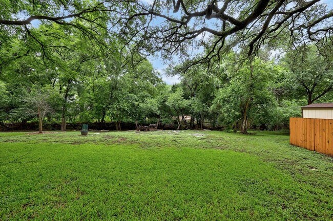 Building Photo - 9100 Mountain Ridge Dr