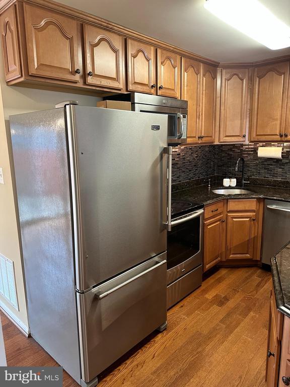 Building Photo - 7943 Timarand Ct