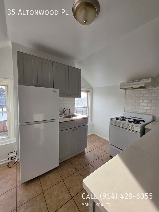 Building Photo - 35 Altonwood Pl