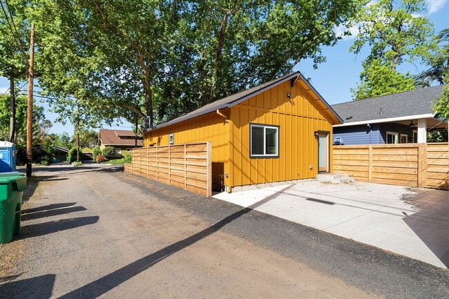 Building Photo - Luxury New Build | Walk to Downtown | Granite, Cherry Wood & High-End Finishes | Whole Home Water...