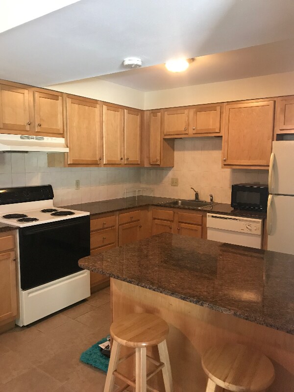 Building Photo - 5599 Thompson Rd