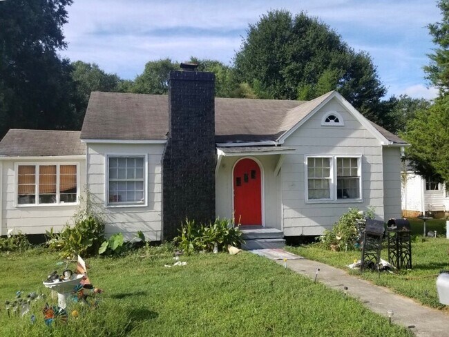 Building Photo - COMING SOON! 3 Bed House!!! Wooden floors!