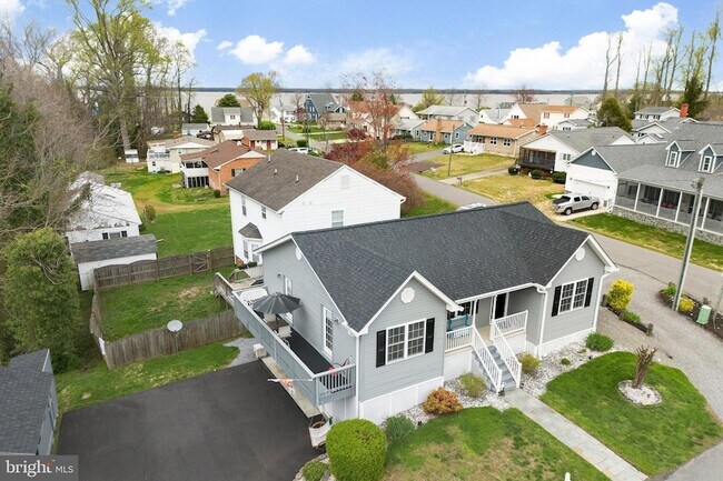 Building Photo - 6117 Riverview Dr